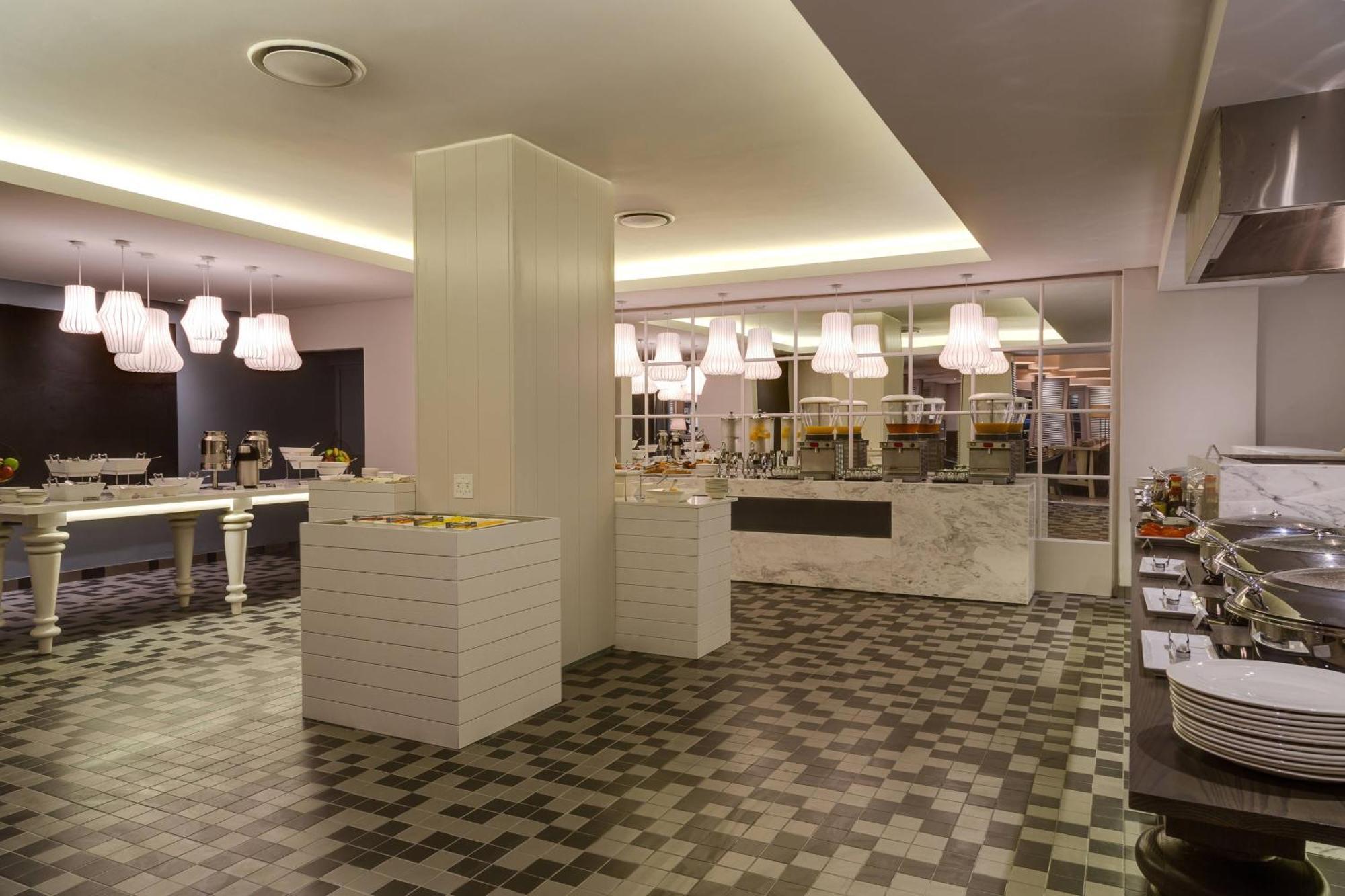 Protea Hotel By Marriott Cape Town Sea Point Exterior photo